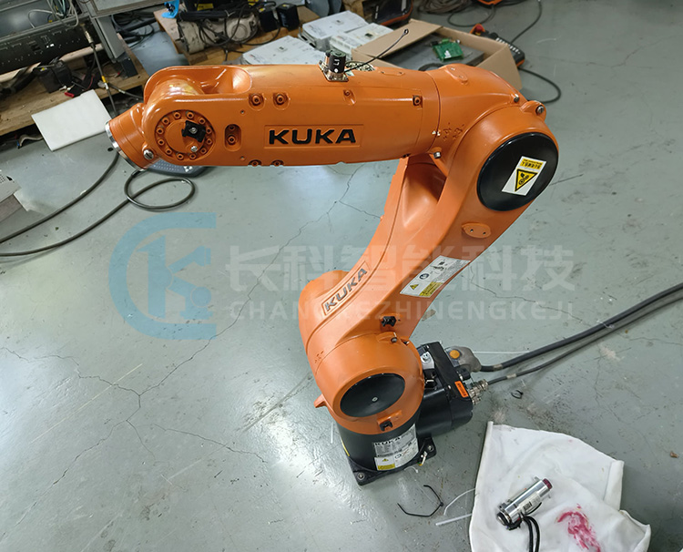 庫(kù)卡機(jī)器人KR 6 R900 sixx C異響維修